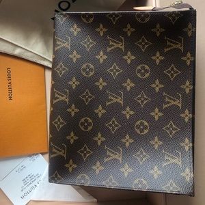 Louis Vuitton Toiletry 26